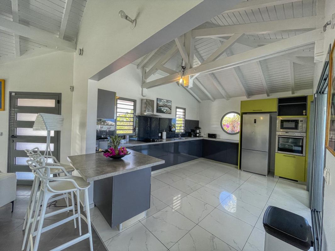 15 Location villa Andrea 3 chambres 6 personnes vue mer et piscine à sainte anne en guadeloupe - cuisine